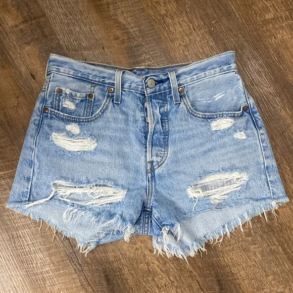 VINTAGE LEVI’S 501 PREMIUM CUT OFF DISTRESSED JEAN SHORTS FESTIVAL DAISY DUKES - Picture 3 of 7